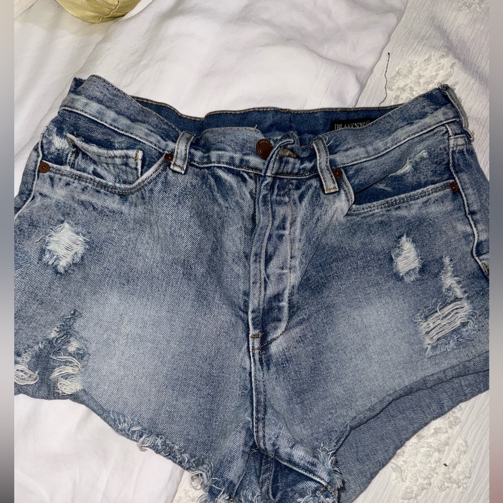 BLANKNYC Women's Hollyweird Distressed Denim Cutoff Shorts Blue Size 29 Mid Rise - Picture 9 of 14